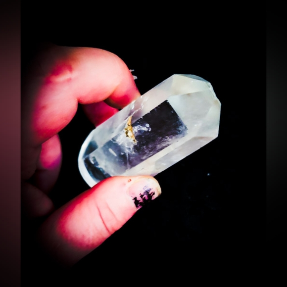 Clear Quartz Point - Medium - High Quality Crystal - Pagan Wicca Alter Tool - Picture 4 of 4